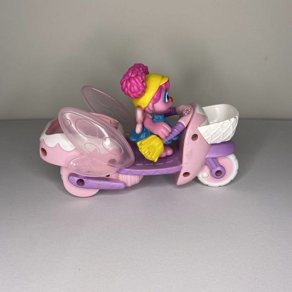 Abby Cadabby Figure and her LScooter with Flapping Wings Sesame Street - Picture 5 of 5